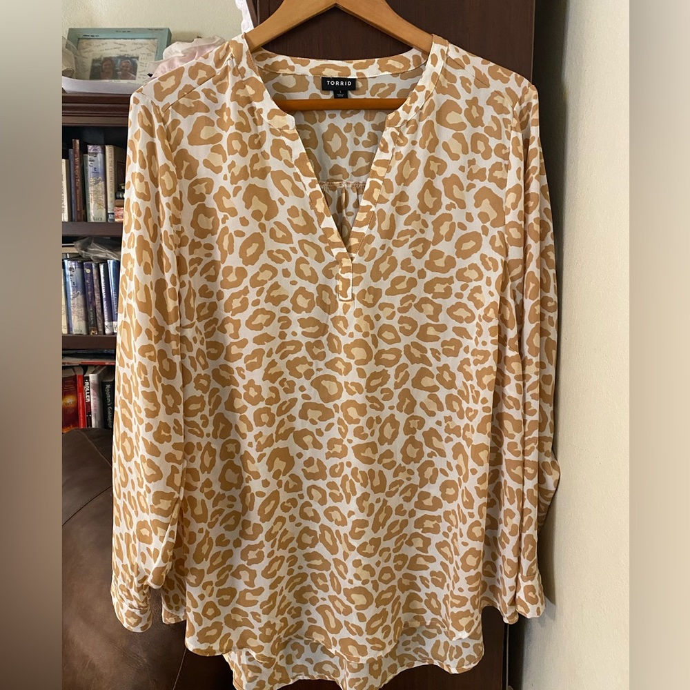 Torrid animal print blouse size 1